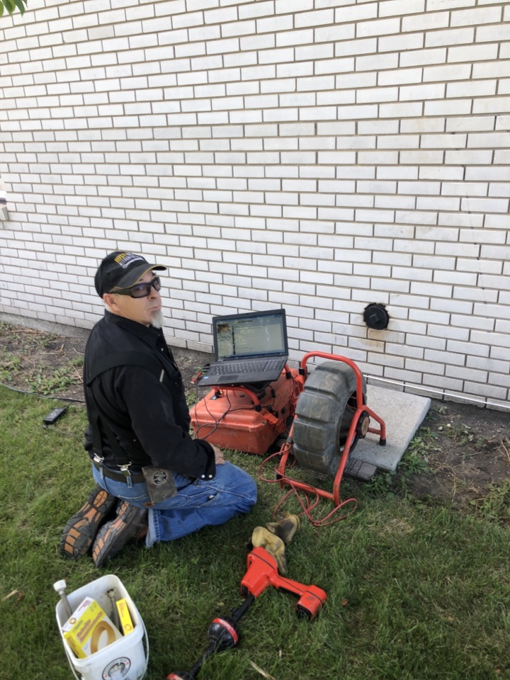 Saddle Ridge, AB - Sewer repair Camera sewer from cleanout outside building. Plumber required Saddle Ridge, AB - Sewer repair Camera sewer from cleanout outside building. Plumber required