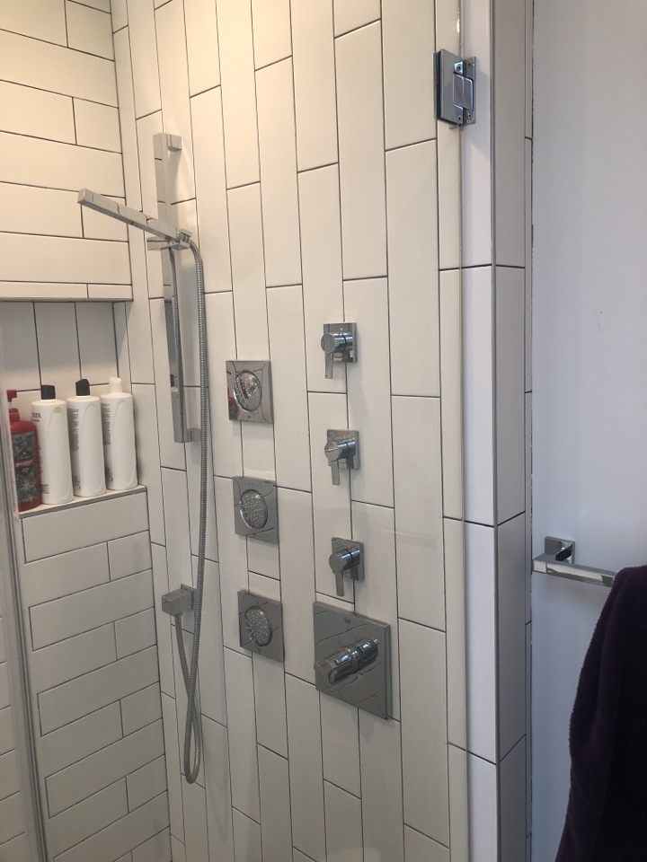 Saddle Ridge, AB - Repair Ghohe  tabs replace handle And tightened all screws. Saddle Ridge, AB - Repair Ghohe  tabs replace handle And tightened all screws.